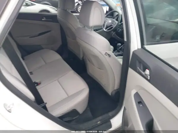 KM8J3CA47JU668866 2018 HYUNDAI TUCSON - Image 8