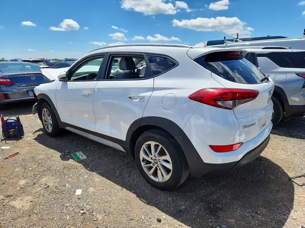 KM8J3CA47JU670102 2018 HYUNDAI TUCSON - Image 2
