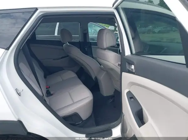 KM8J3CA47JU670620 2018 HYUNDAI TUCSON - Image 8