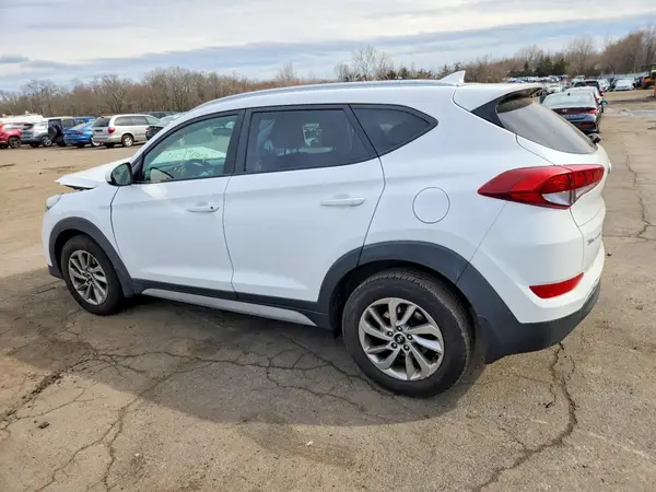 KM8J3CA47JU676062 2018 HYUNDAI TUCSON - Image 2