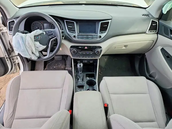 KM8J3CA47JU676062 2018 HYUNDAI TUCSON - Image 8