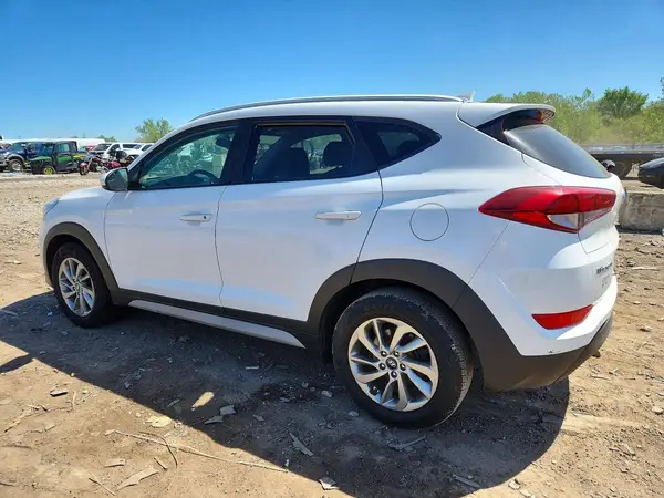 KM8J3CA47JU677356 2018 HYUNDAI TUCSON - Image 2
