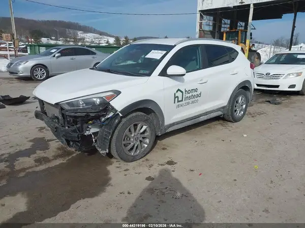 KM8J3CA47JU679768 2018 HYUNDAI TUCSON - Image 2