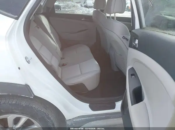 KM8J3CA47JU679768 2018 HYUNDAI TUCSON - Image 8