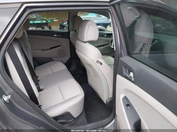 KM8J3CA47JU682850 2018 HYUNDAI TUCSON - Image 8