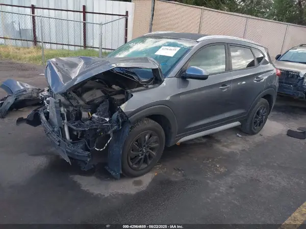 KM8J3CA47JU683738 2018 HYUNDAI TUCSON - Image 2