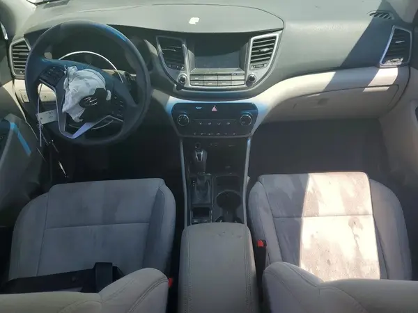 KM8J3CA47JU684310 2018 HYUNDAI TUCSON - Image 8