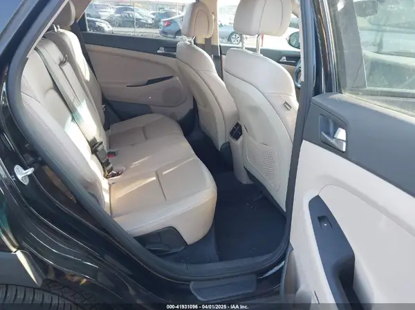 KM8J3CA47JU689409 2018 HYUNDAI TUCSON - Image 8