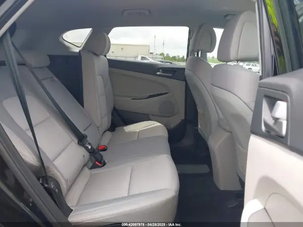 KM8J3CA47JU696408 2018 HYUNDAI TUCSON - Image 8