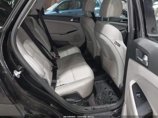 KM8J3CA47JU702689 2018 HYUNDAI TUCSON - Image 8