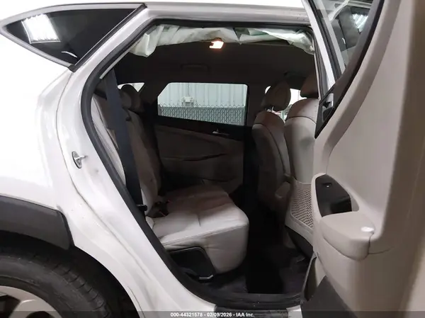 KM8J3CA47JU707147 2018 HYUNDAI TUCSON - Image 8
