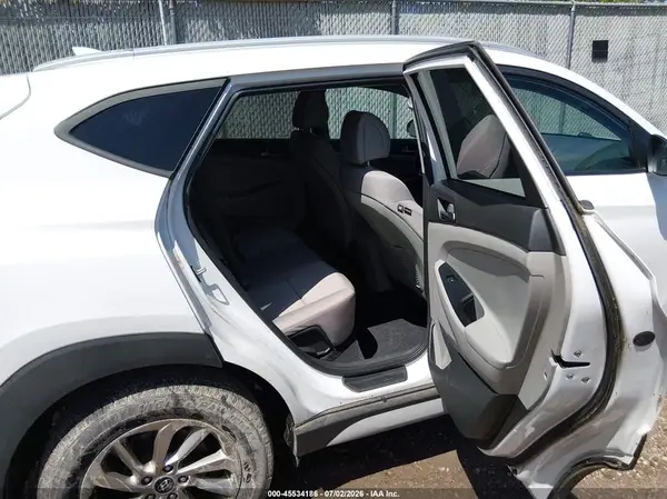 KM8J3CA47JU708248 2018 HYUNDAI TUCSON - Image 8