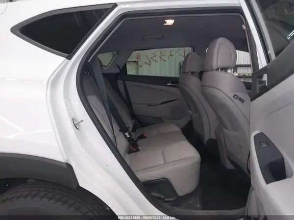 KM8J3CA47JU712459 2018 HYUNDAI TUCSON - Image 8