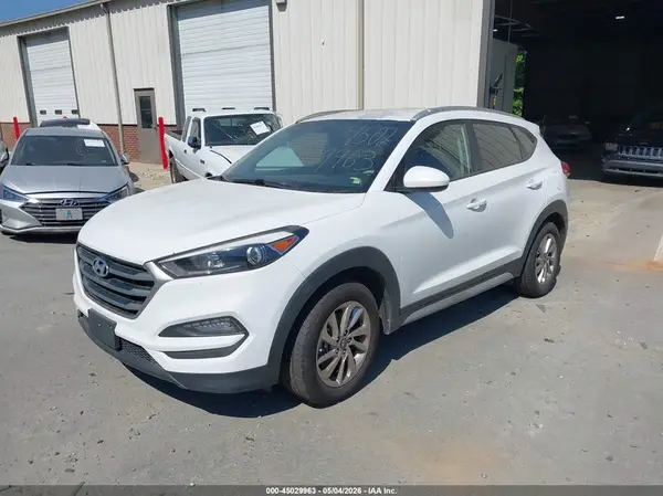 KM8J3CA47JU713496 2018 HYUNDAI TUCSON - Image 2