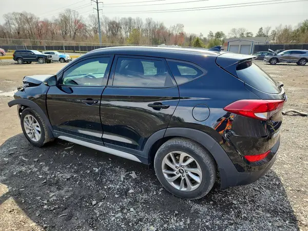 KM8J3CA47JU718391 2018 HYUNDAI TUCSON - Image 2