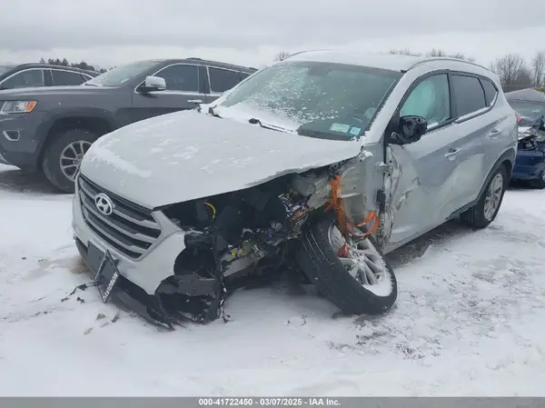 KM8J3CA47JU723140 2018 HYUNDAI TUCSON - Image 2
