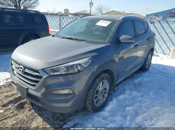 KM8J3CA47JU728189 2018 HYUNDAI TUCSON - Image 2