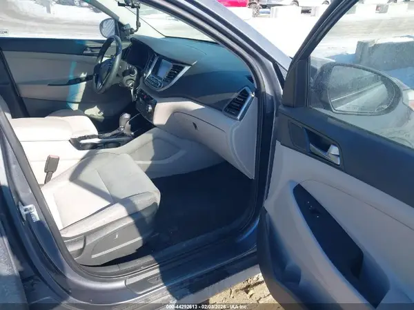 KM8J3CA47JU728189 2018 HYUNDAI TUCSON - Image 8