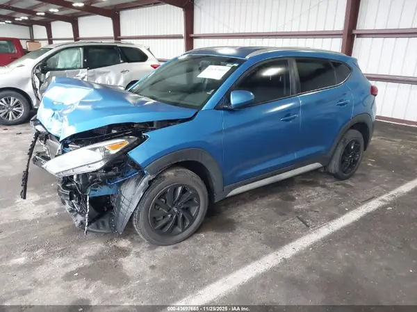KM8J3CA47JU734185 2018 HYUNDAI TUCSON - Image 2