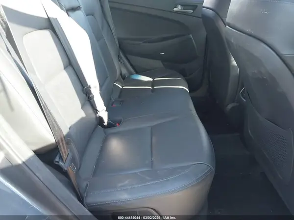 KM8J3CA47JU735157 2018 HYUNDAI TUCSON - Image 8