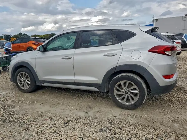 KM8J3CA47JU739872 2018 HYUNDAI TUCSON - Image 2