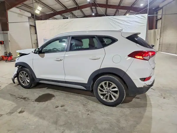 KM8J3CA47JU742920 2018 HYUNDAI TUCSON - Image 2