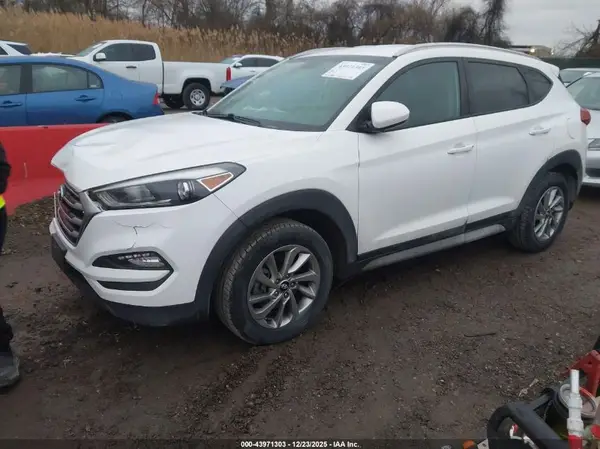 KM8J3CA47JU743114 2018 HYUNDAI TUCSON - Image 2