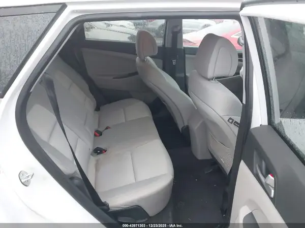 KM8J3CA47JU743114 2018 HYUNDAI TUCSON - Image 8