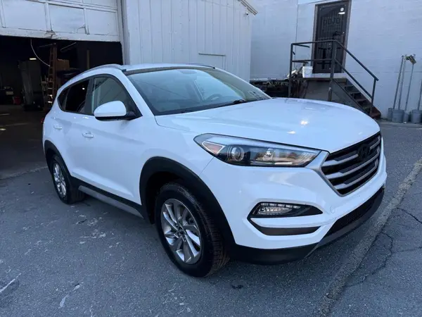 KM8J3CA47JU747017 2018 HYUNDAI TUCSON - Image 1