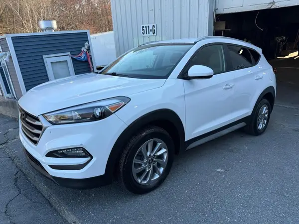 KM8J3CA47JU747017 2018 HYUNDAI TUCSON - Image 2