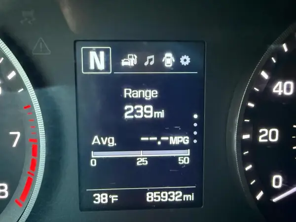 KM8J3CA47JU747017 2018 HYUNDAI TUCSON - Image 8