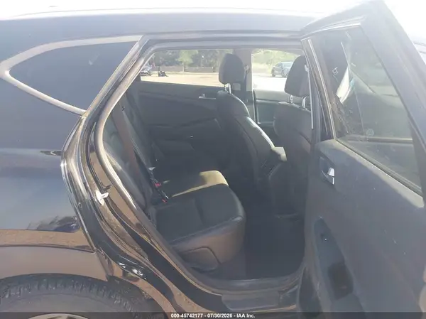 KM8J3CA47JU751052 2018 HYUNDAI TUCSON - Image 8