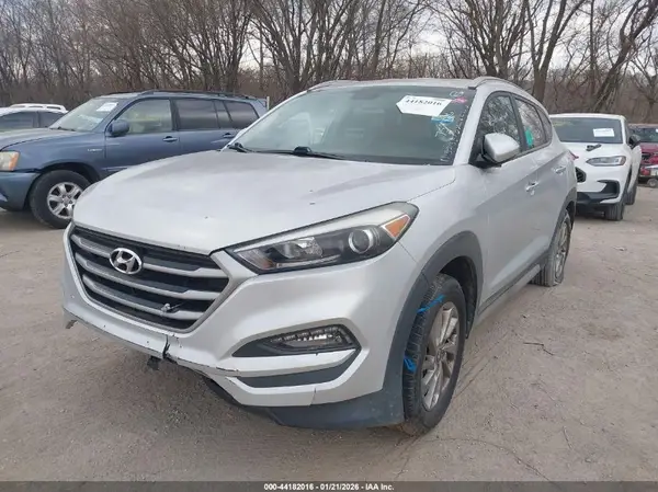 KM8J3CA47JU759426 2018 HYUNDAI TUCSON - Image 2