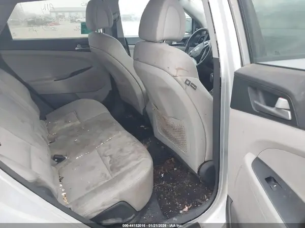 KM8J3CA47JU759426 2018 HYUNDAI TUCSON - Image 8