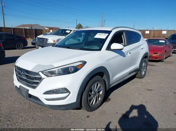 KM8J3CA47JU759488 2018 HYUNDAI TUCSON - Image 2