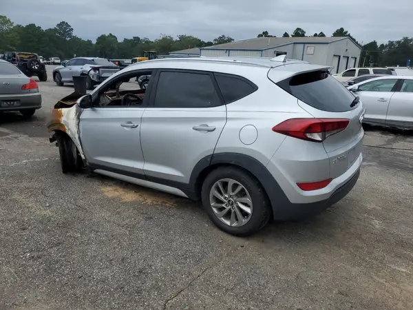 KM8J3CA47JU773021 2018 HYUNDAI TUCSON - Image 2