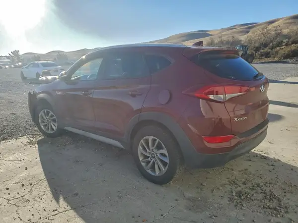 KM8J3CA47JU796590 2018 HYUNDAI TUCSON - Image 2