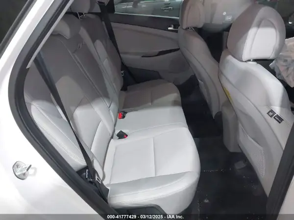 KM8J3CA47JU809502 2018 HYUNDAI TUCSON - Image 8