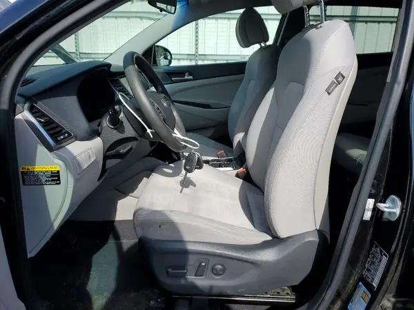 KM8J3CA47JU817261 2018 HYUNDAI TUCSON - Image 8