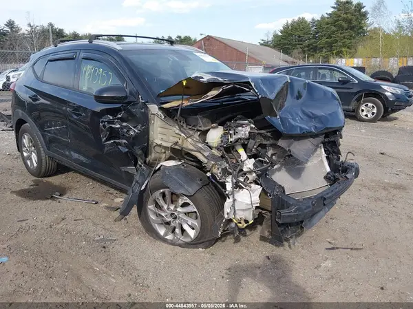KM8J3CA47JU831631 2018 HYUNDAI TUCSON - Image 1