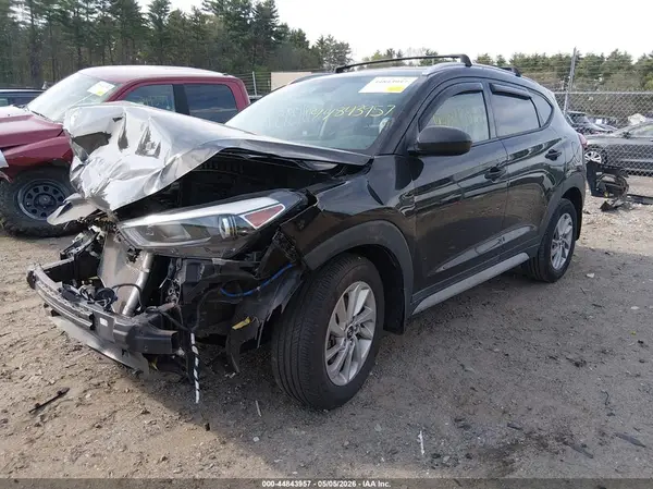 KM8J3CA47JU831631 2018 HYUNDAI TUCSON - Image 2