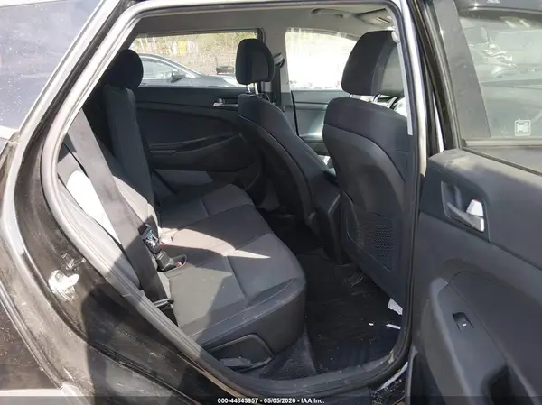 KM8J3CA47JU831631 2018 HYUNDAI TUCSON - Image 8