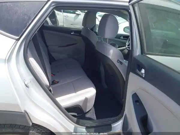 KM8J3CA47KU071878 2019 HYUNDAI TUCSON - Image 8