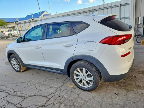 KM8J3CA47KU896206 2019 HYUNDAI TUCSON - Image 2
