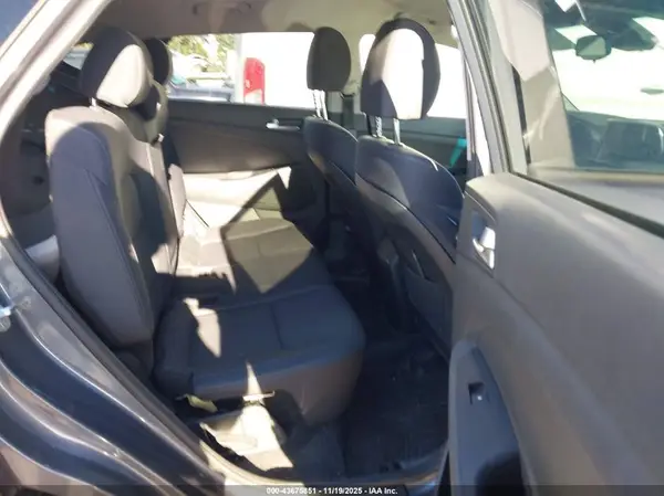 KM8J3CA47MU287359 2021 HYUNDAI TUCSON - Image 8