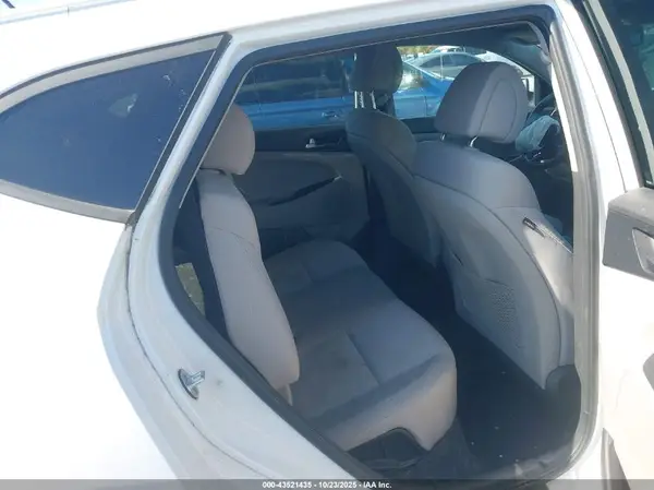 KM8J3CA48GU100702 2016 HYUNDAI TUCSON - Image 8