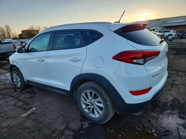 KM8J3CA48GU112672 2016 HYUNDAI TUCSON - Image 2