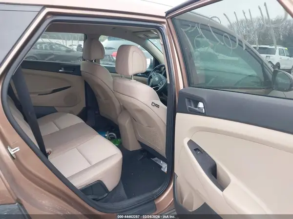 KM8J3CA48GU200704 2016 HYUNDAI TUCSON - Image 8