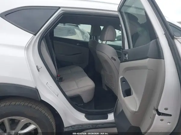 KM8J3CA48HU274383 2017 HYUNDAI TUCSON - Image 8