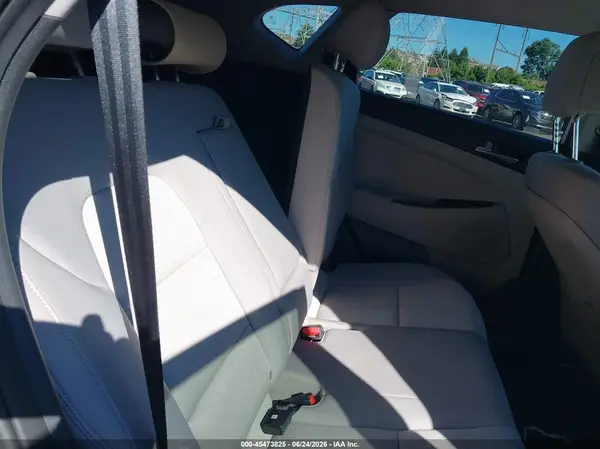 KM8J3CA48HU291748 2017 HYUNDAI TUCSON - Image 8